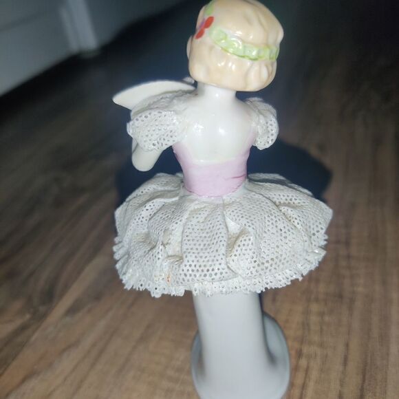 Porcelain Figurine Of Girl Wearing Dress With Hand - Picture 2 of 11